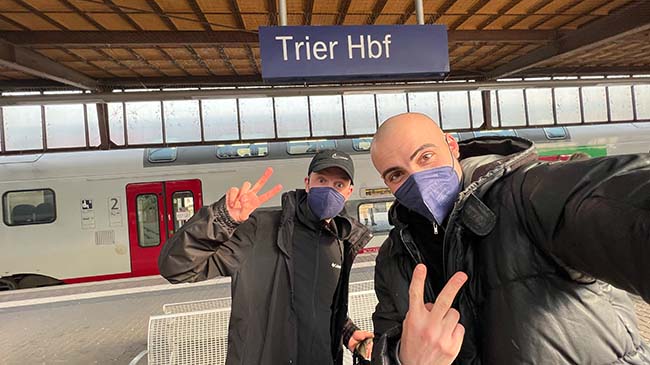 Two employees of rokafilms taking a selfie in a railway station